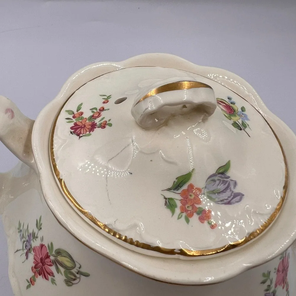 Hutschenreuther Selb Bavaria Priscilla Teapot German Porcelain Floral Gold Trim